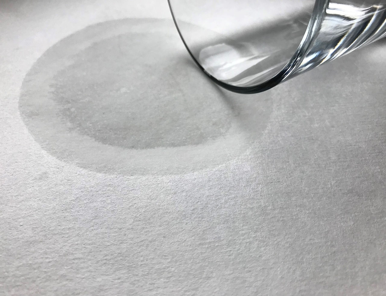 Wasser auf Papier