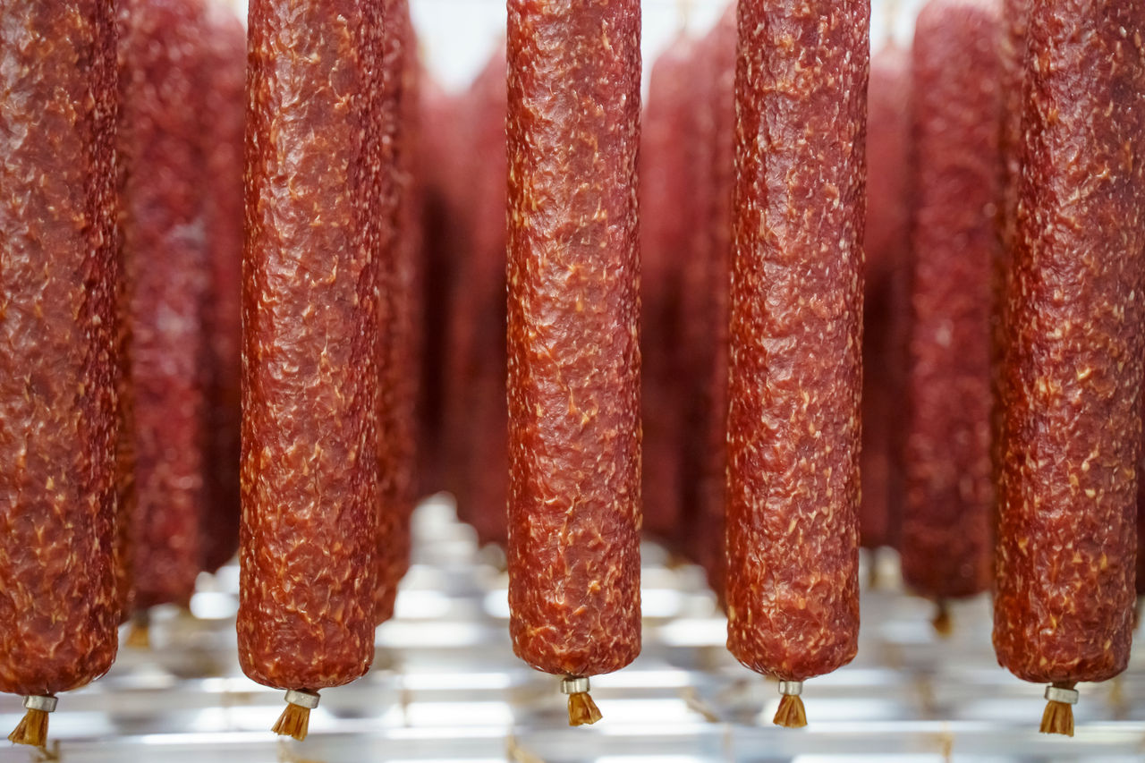 Salamiprodukte mit Wursthautvlies Neu Kaliss Spezialpapier